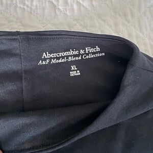 Modal fitted women’s top with ruching on the sides.